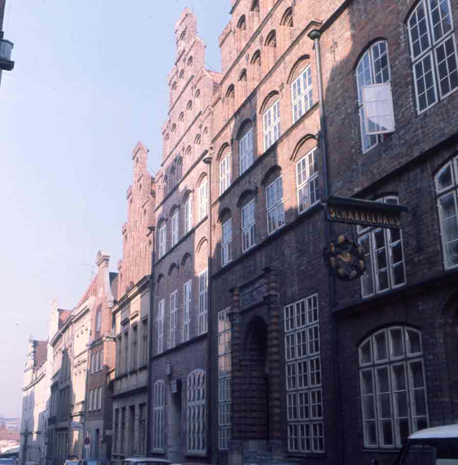 Große Giebelhäuser in der Mengstraße